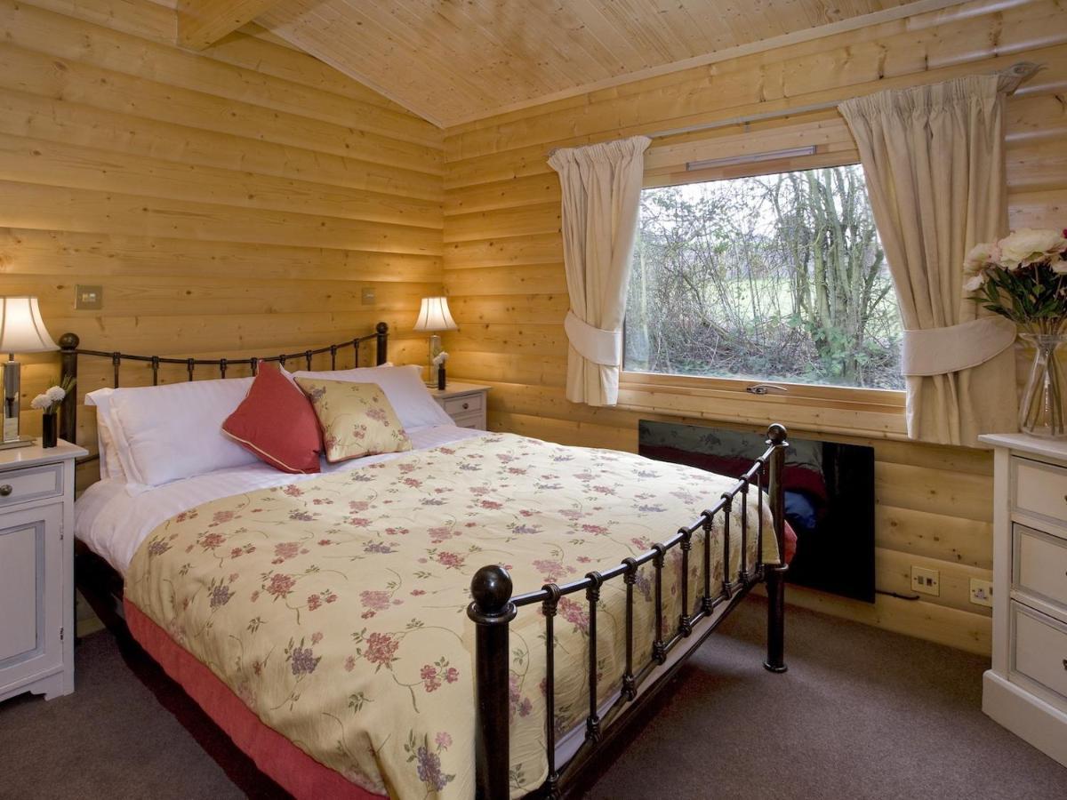 Cherbridge Lodges - Riverside Lodges, Short Lets Oxford Exterior foto